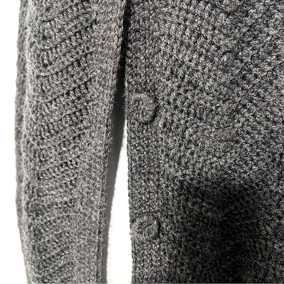 HANDMADE Women Gray Knitted Crochet Grannycore Cape Poncho Sweater Large/XL EUC - Picture 3 of 6